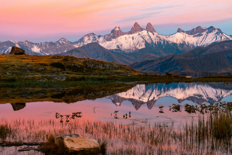 Tirage photo du Lac Guichard face aux Aiguilles d'Arves au coucher de soleil