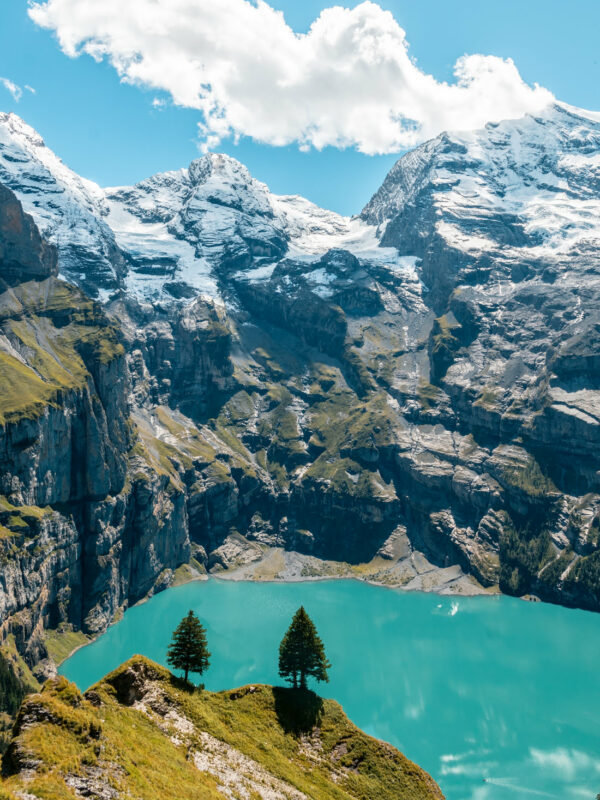 photo du point de vue connu sur le lac d'Oeschinen