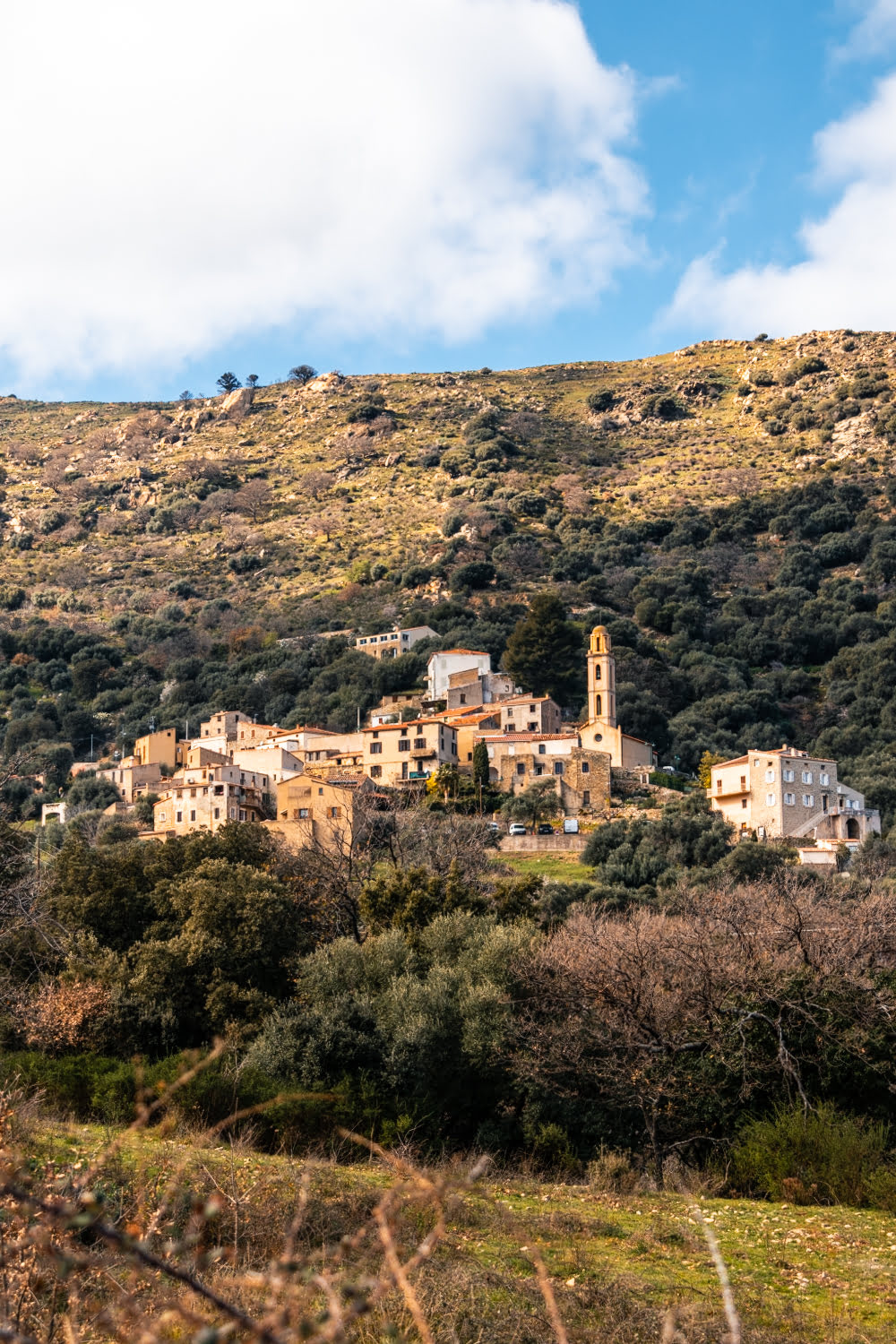 village corse perché sur une colline