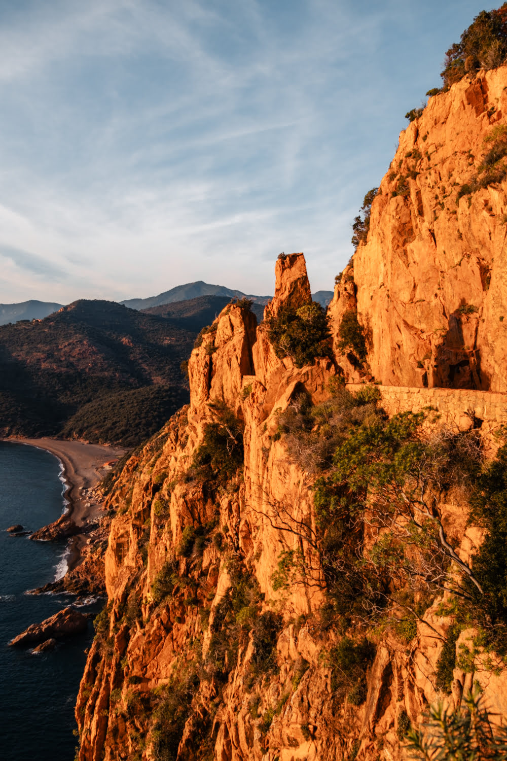 paysage des falaises orange de s calanque de piana