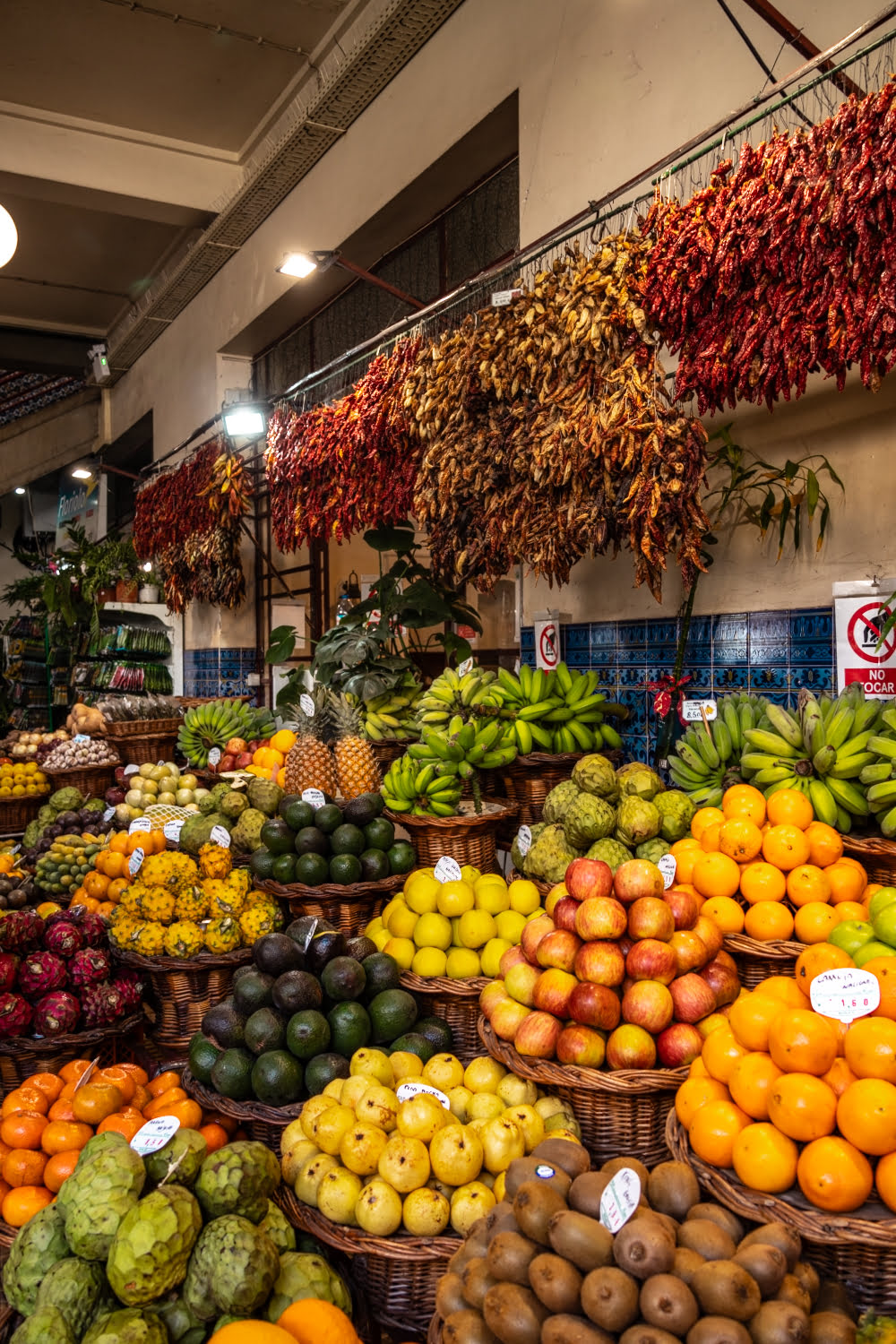 stand de fruits exotiques au marché de funchal