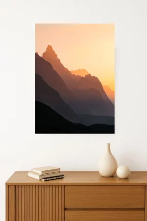 tirage photo d'une ombre chinoise de montagne au lever du soleil