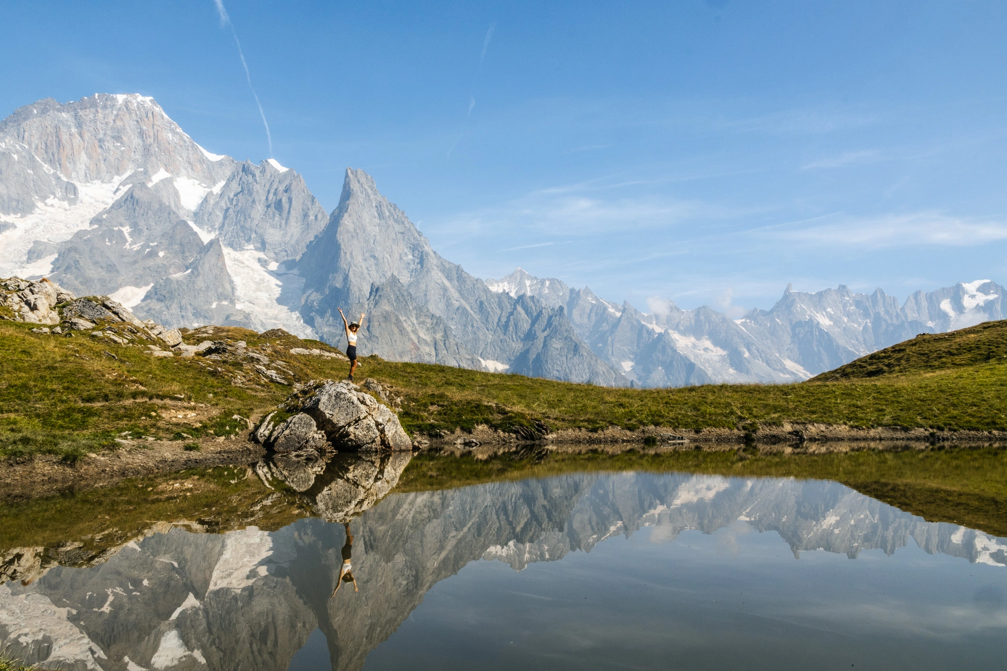 reflet de la montagne dans un lac