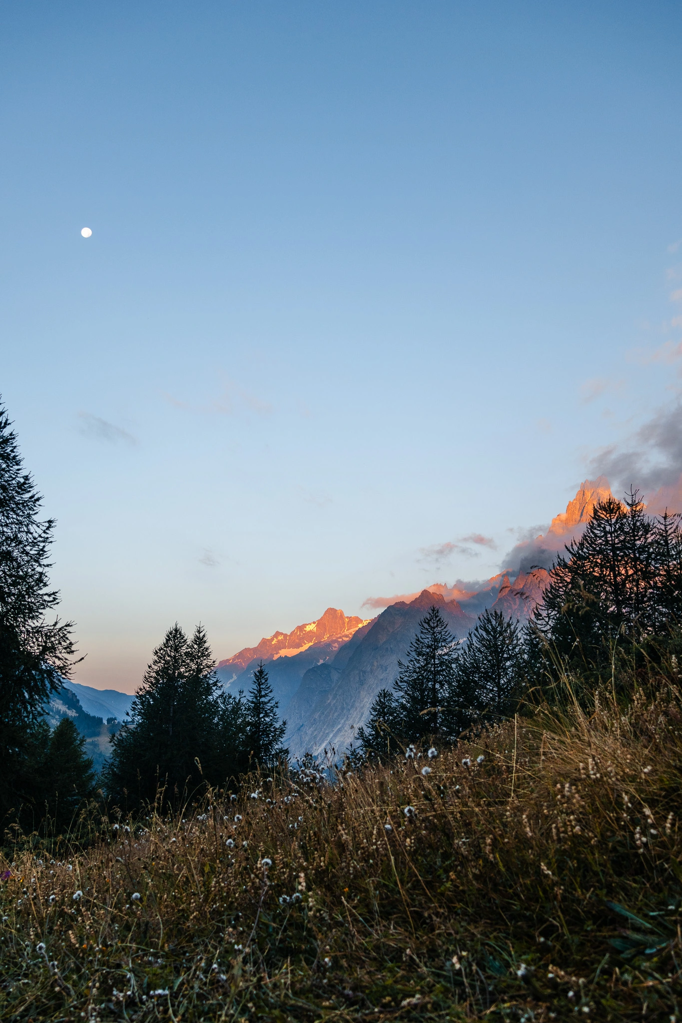 paysage de montagne au lever du soleil