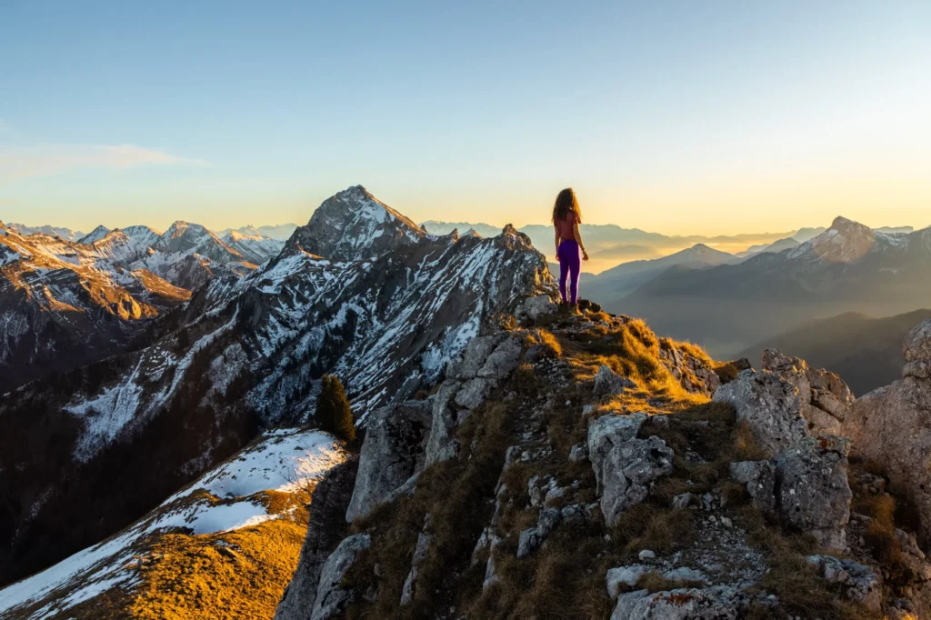paysage de montagne au coucher de soleil