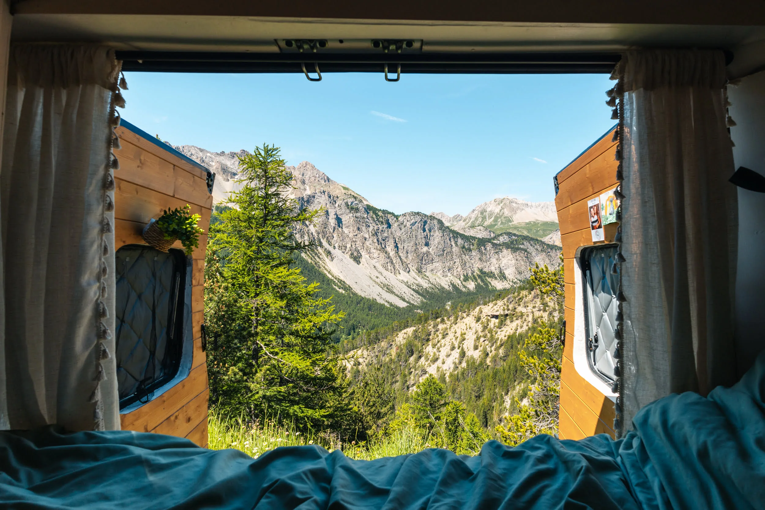 vue de montagne depuis un van