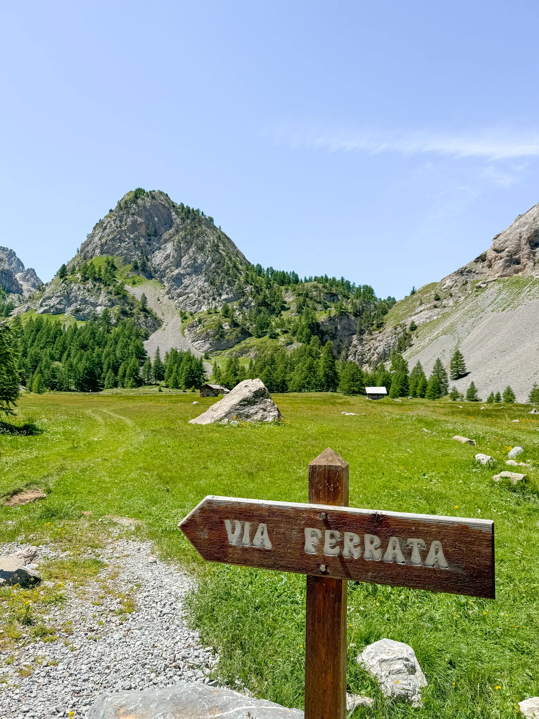paysage de montagne avec via ferrata