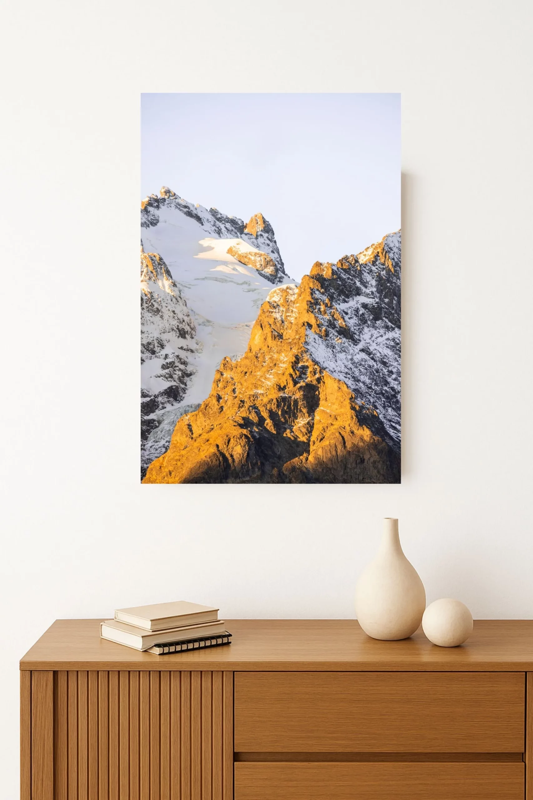 tirage photo Pic de la Meije se dressant fièrement depuis le col du Lautaret teintées des couleurs d'automne. Format portrait