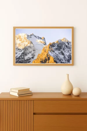 tirage photo Pic de la Meije se dressant fièrement depuis le col du Lautaret teintées des couleurs d'automne. Format Paysage