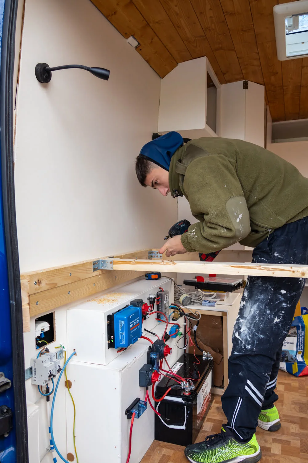 aménagement électrique dans un van