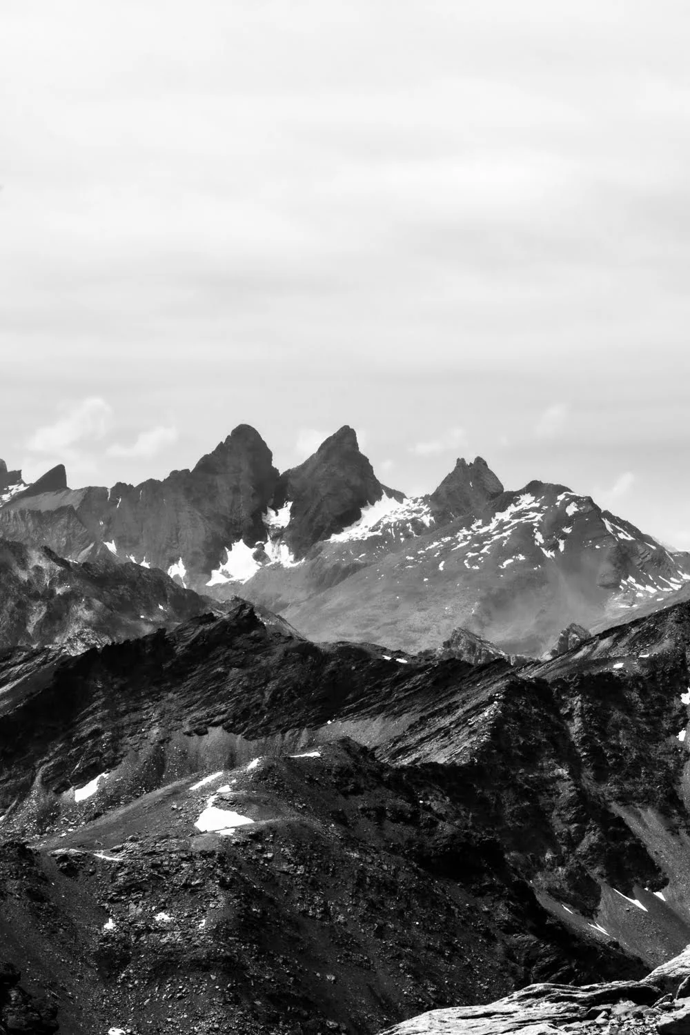 photo des aiguilles d'arves en noir et blanc