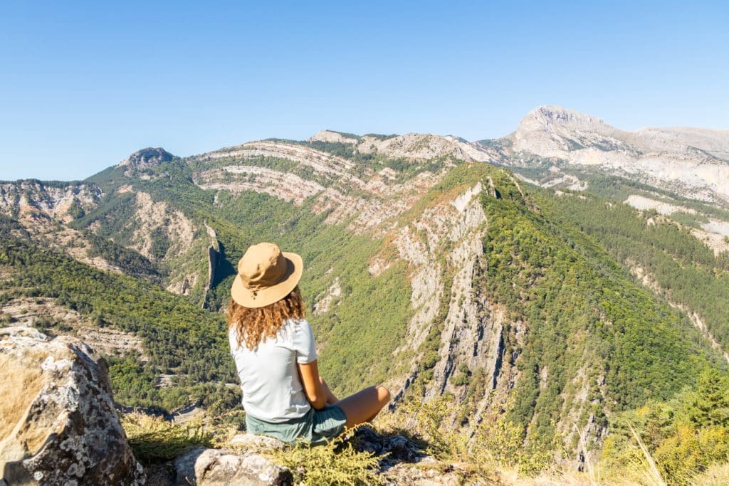 panorama de montagne avec formation geologique