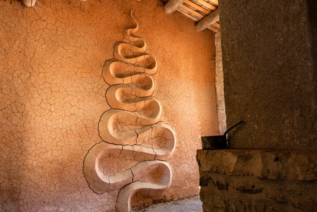 oeuvre d'art dans un refuge